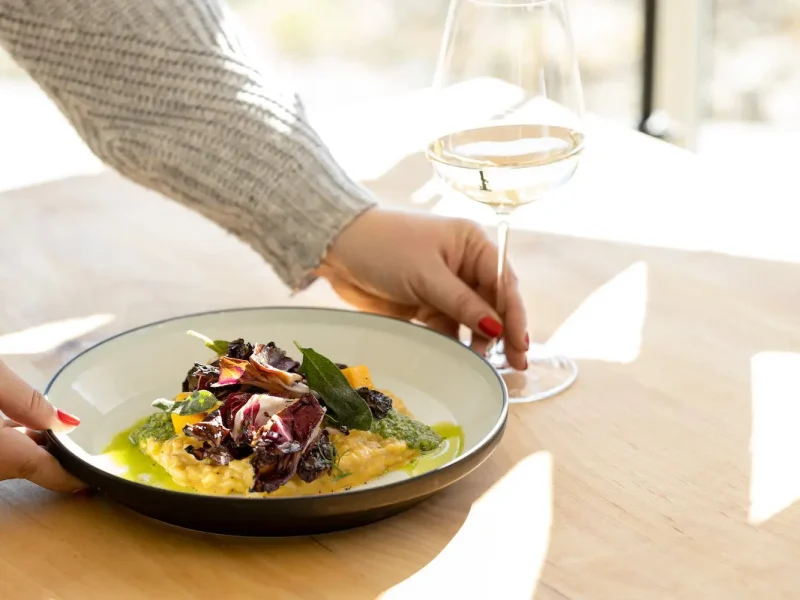 PGR-image-2023-Borgeson-LR-Servingwineandfood-service-716